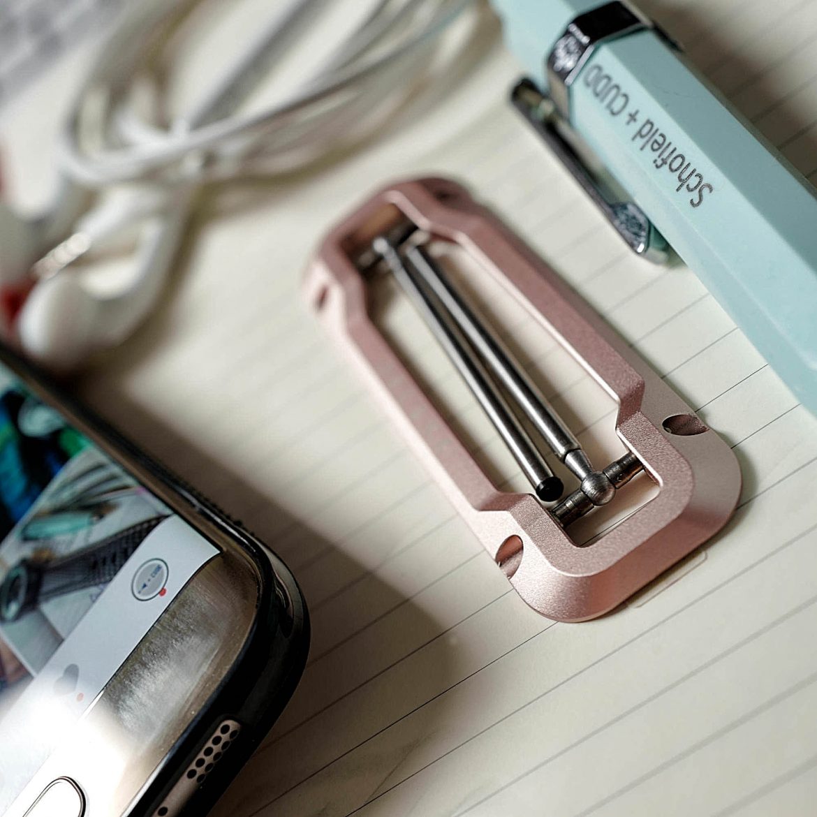 Jalaka Phone Stand