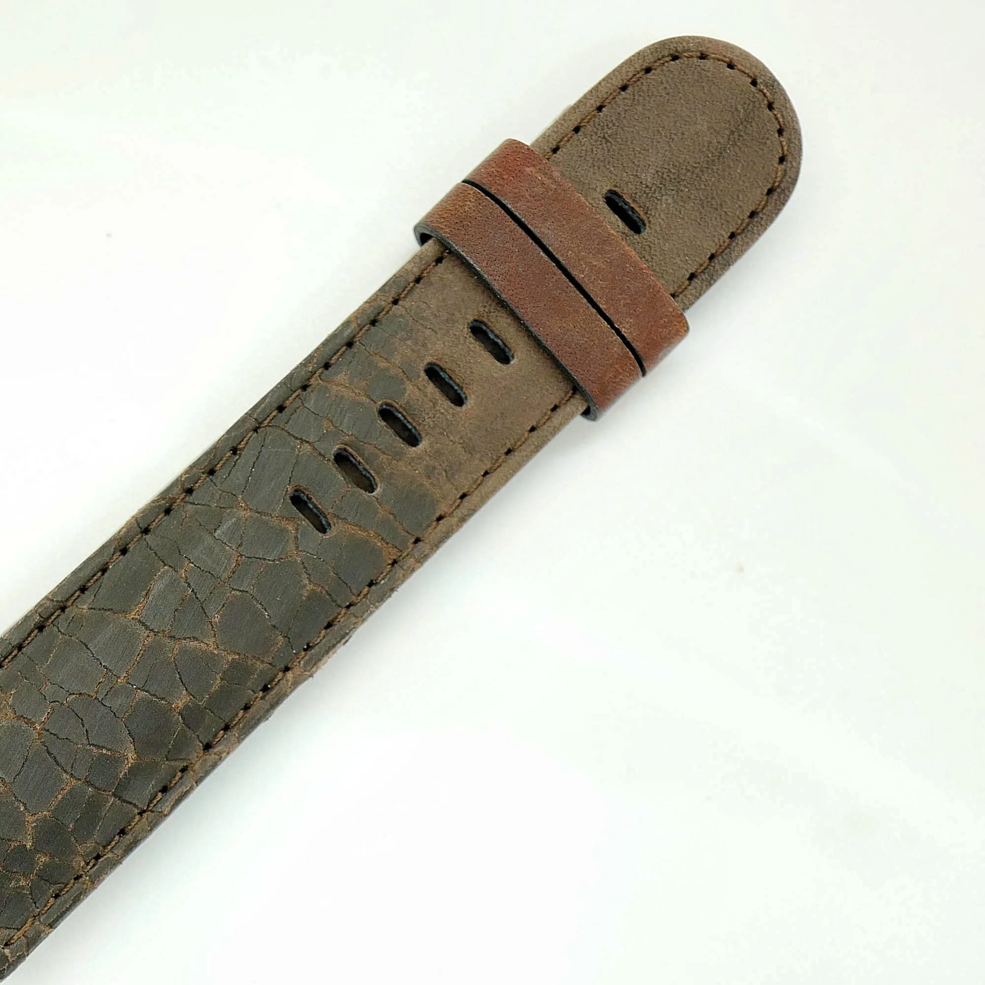 Brown cracked Tigerloaf strap