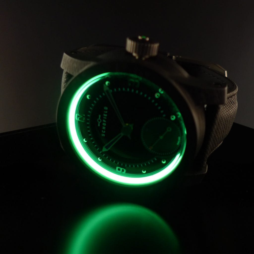 BLACKLAMP-GLOWING-CROWN