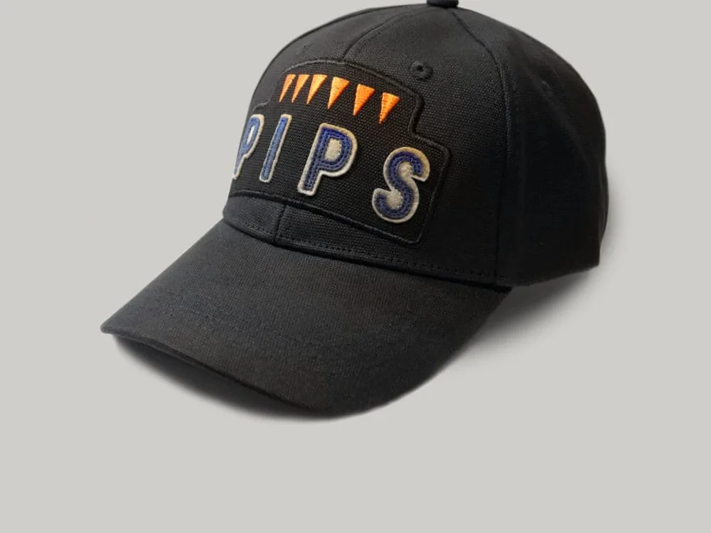 Six Pips Black heavy cap
