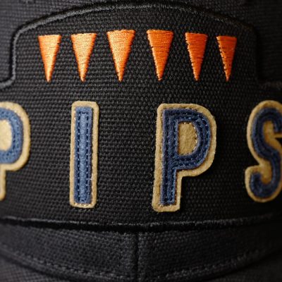 Close up of the orange teeth that count the 6 Pips