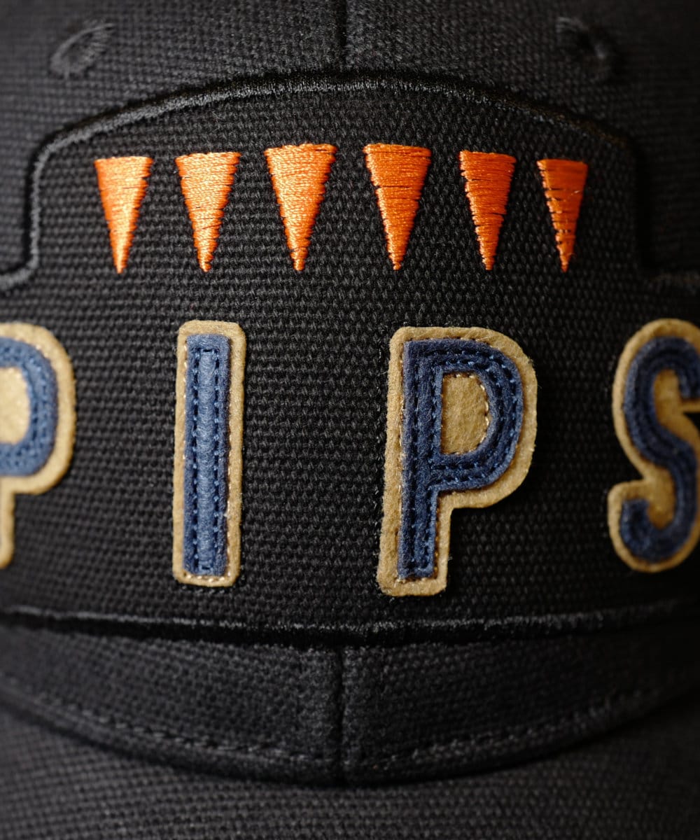 Close up of the orange teeth that count the 6 Pips