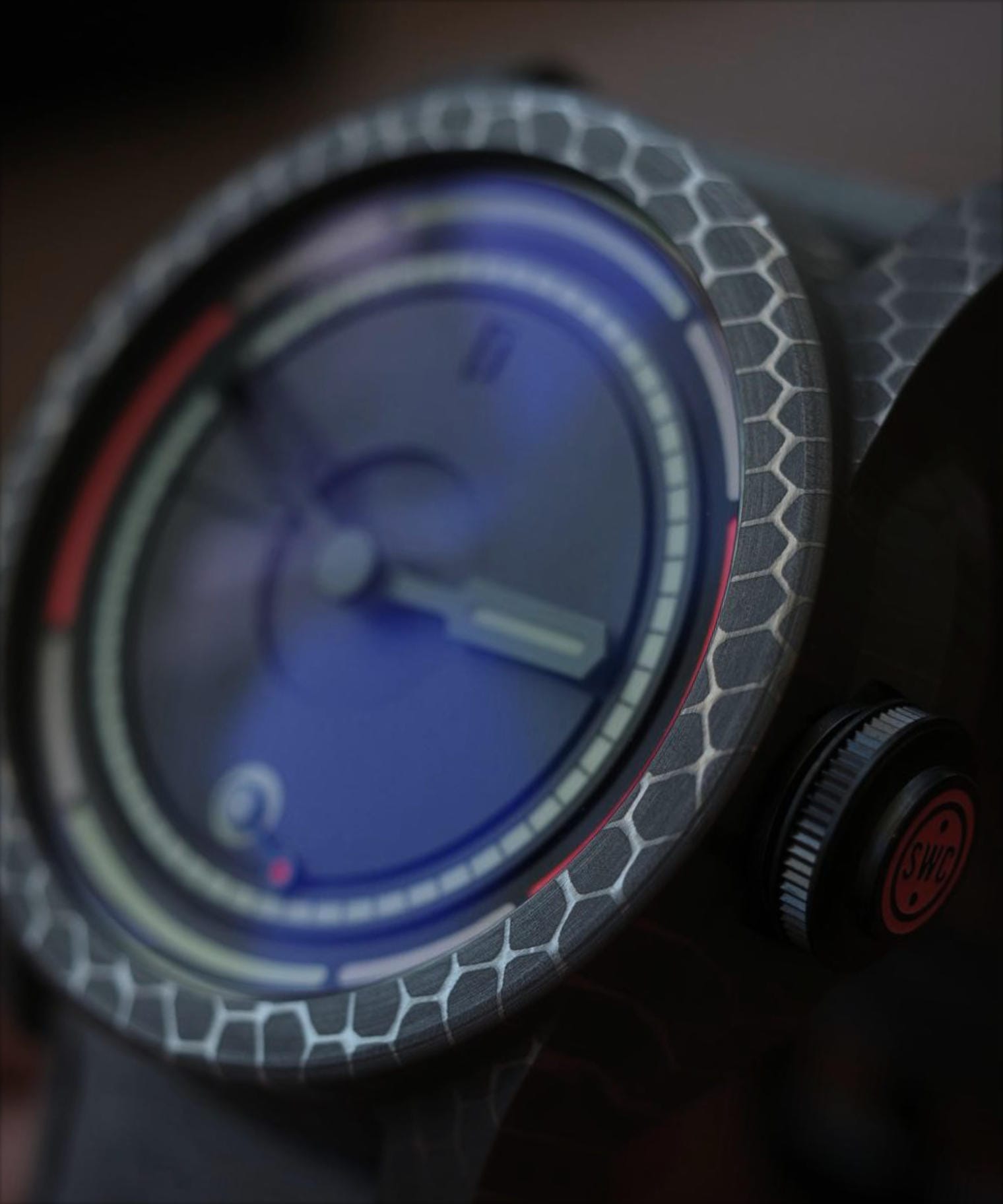 Close-up of the Damascus case for the Obscura